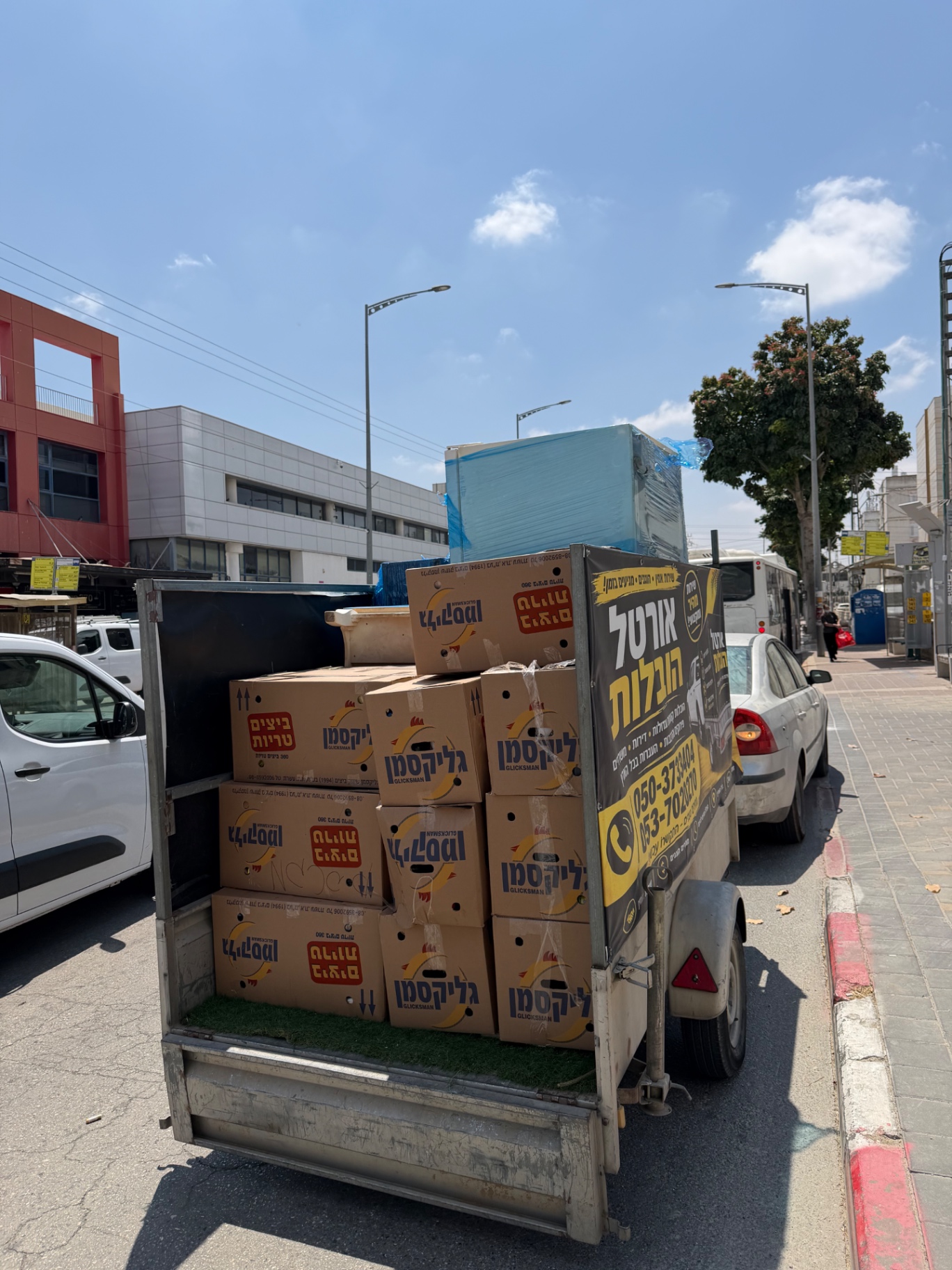 הובלת ארגזים על נגרר של אורטל הובלות